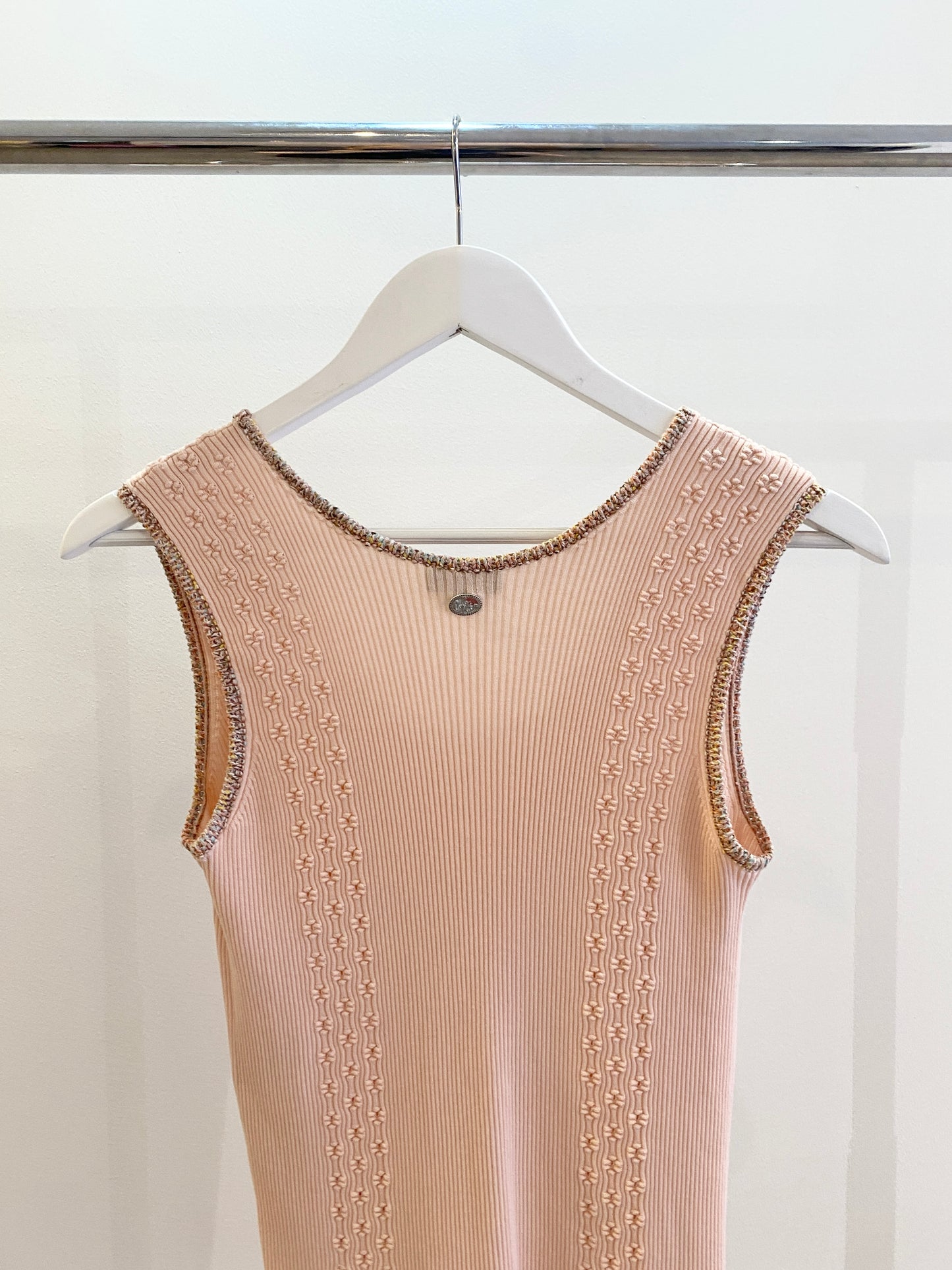 Treasure, Chanel tank