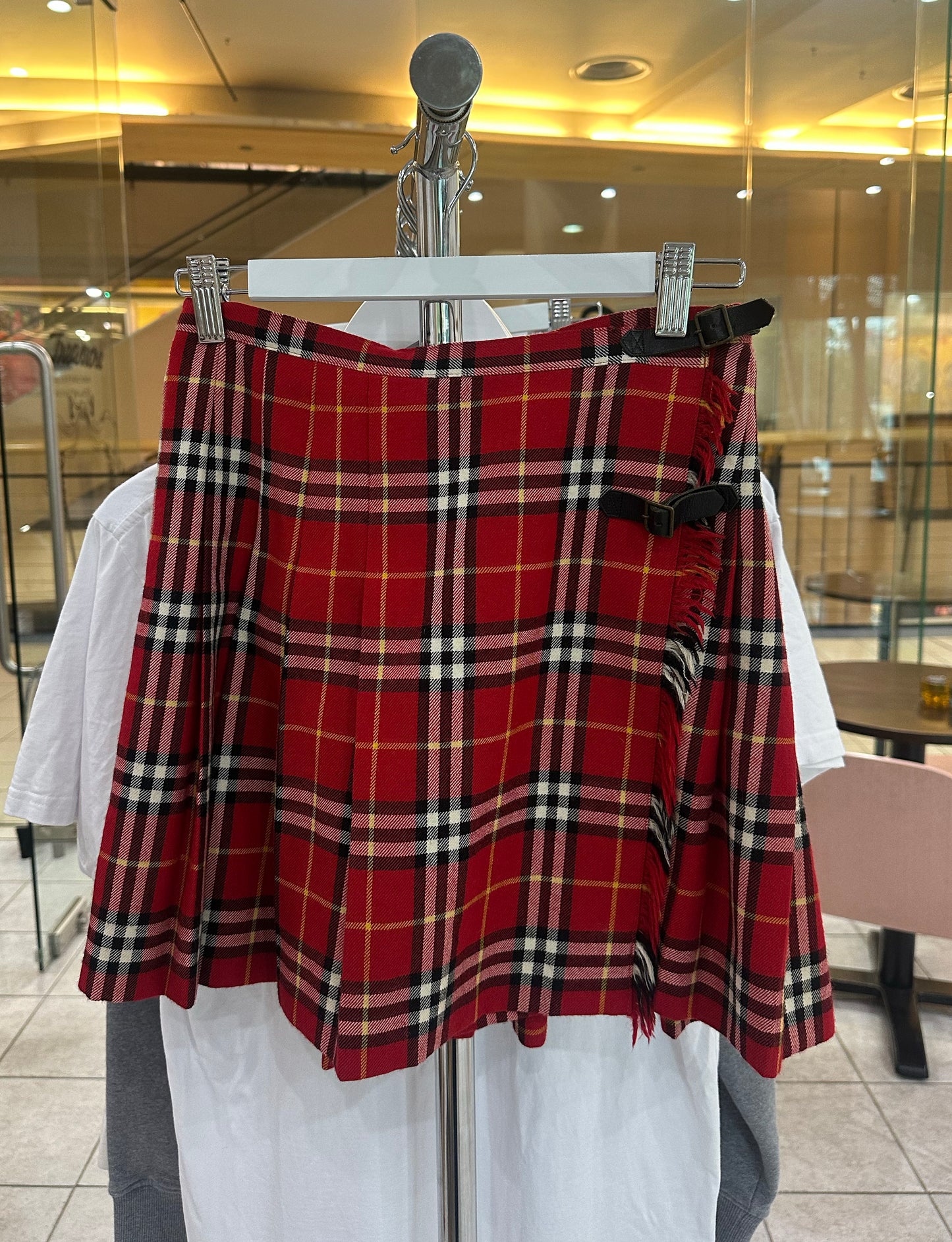 Treasure, Burberry's tartan skirt