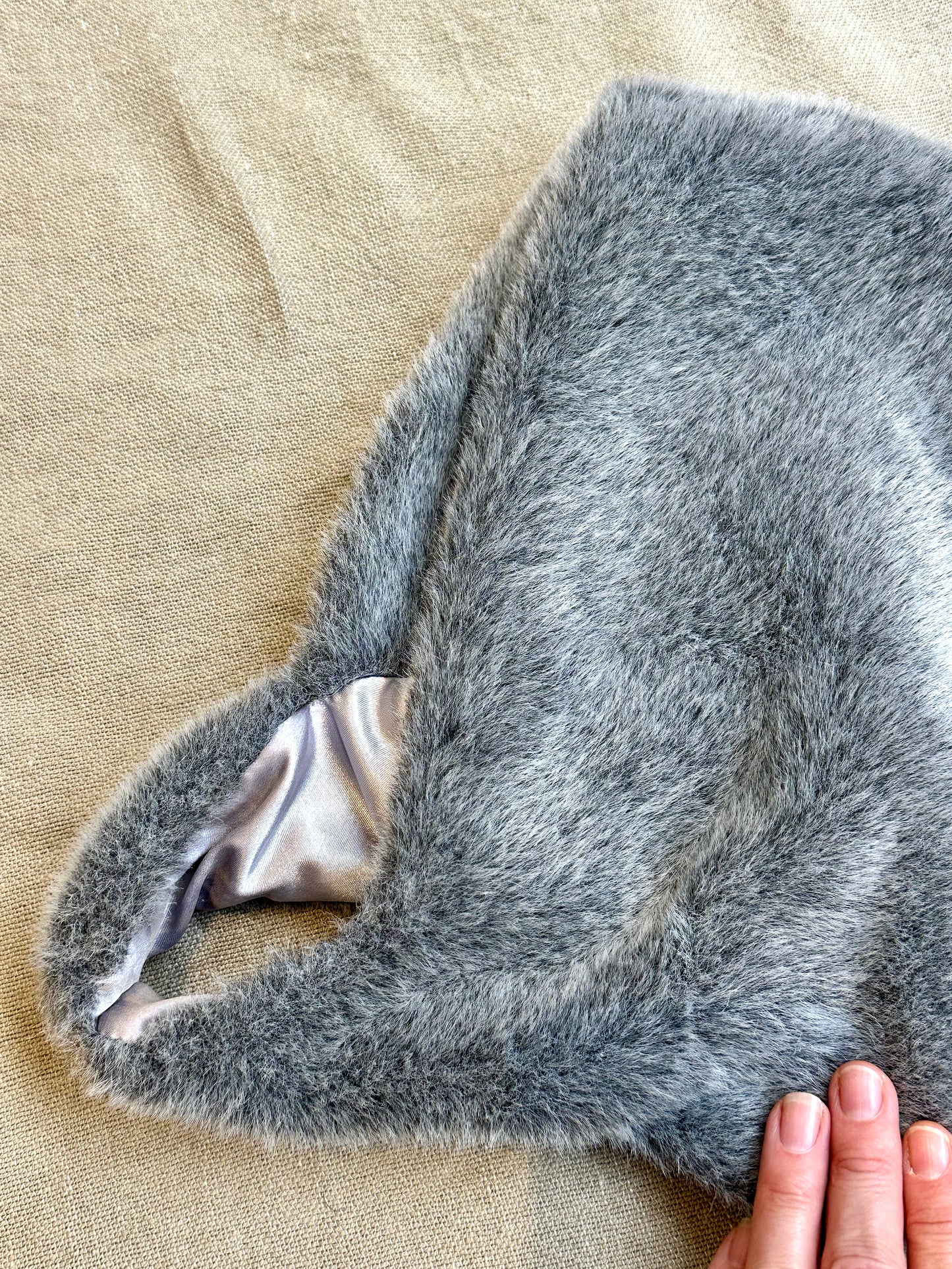 Clyde, grey lined hood