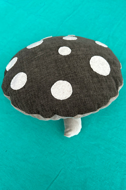 ChiChi Ginjaka, Large green and white mushroom