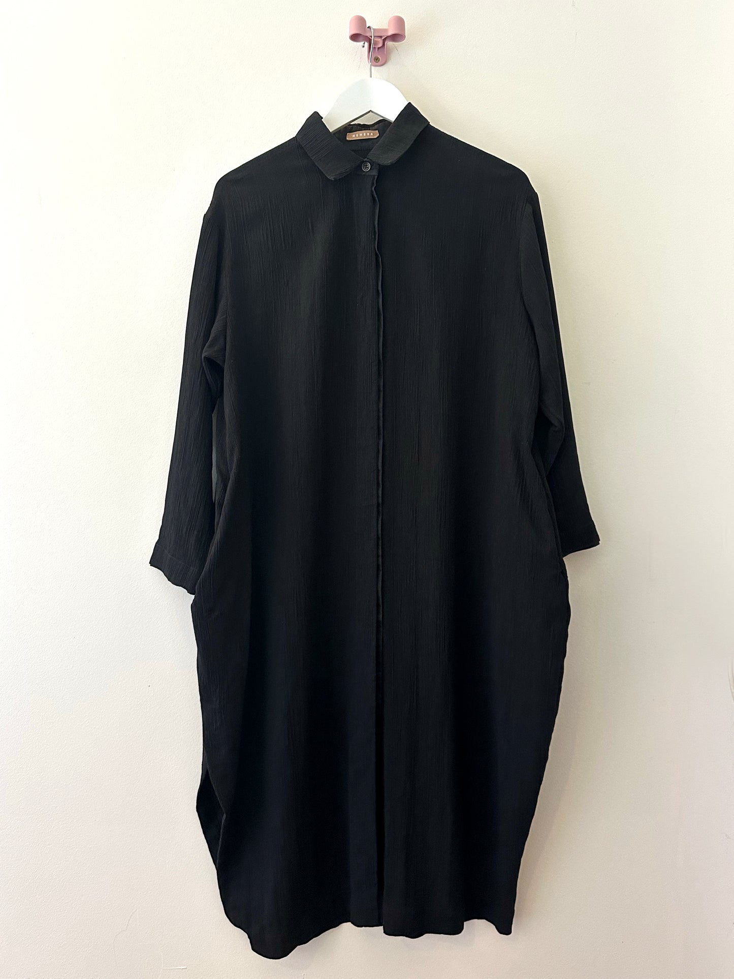 Treasure, Nehera Black dress