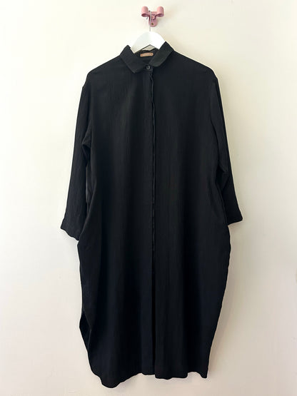 Treasure, Nehera Black dress