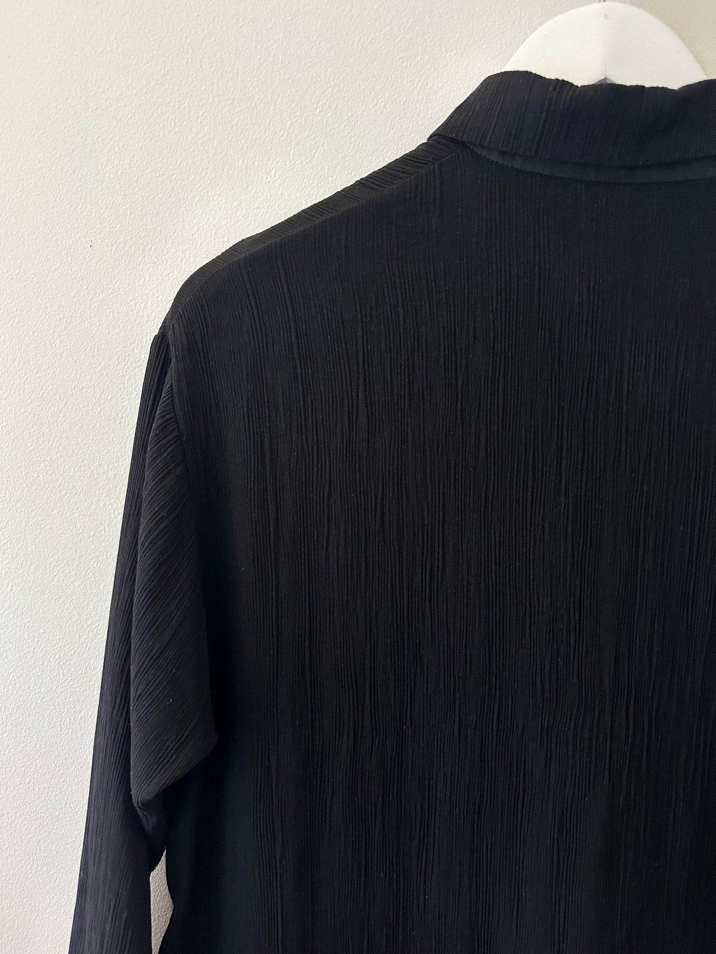 Treasure, Nehera Black dress