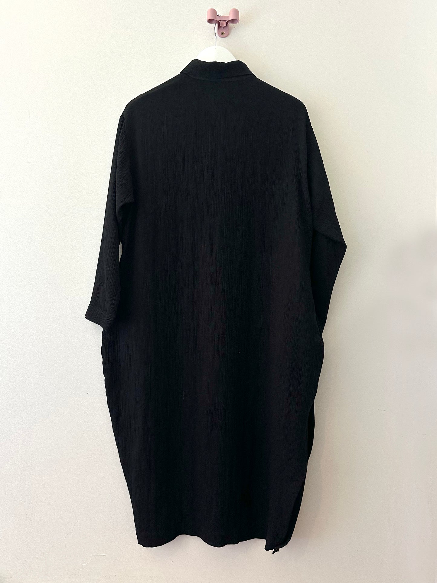 Treasure, Nehera Black dress