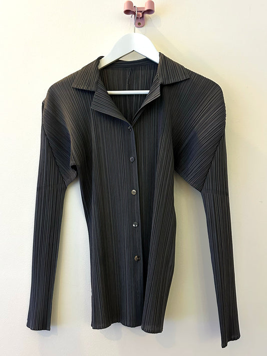 Catherine, Dark grey Pleats Please shirt