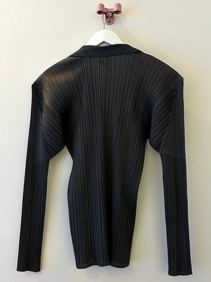 Catherine, Dark grey Pleats Please shirt