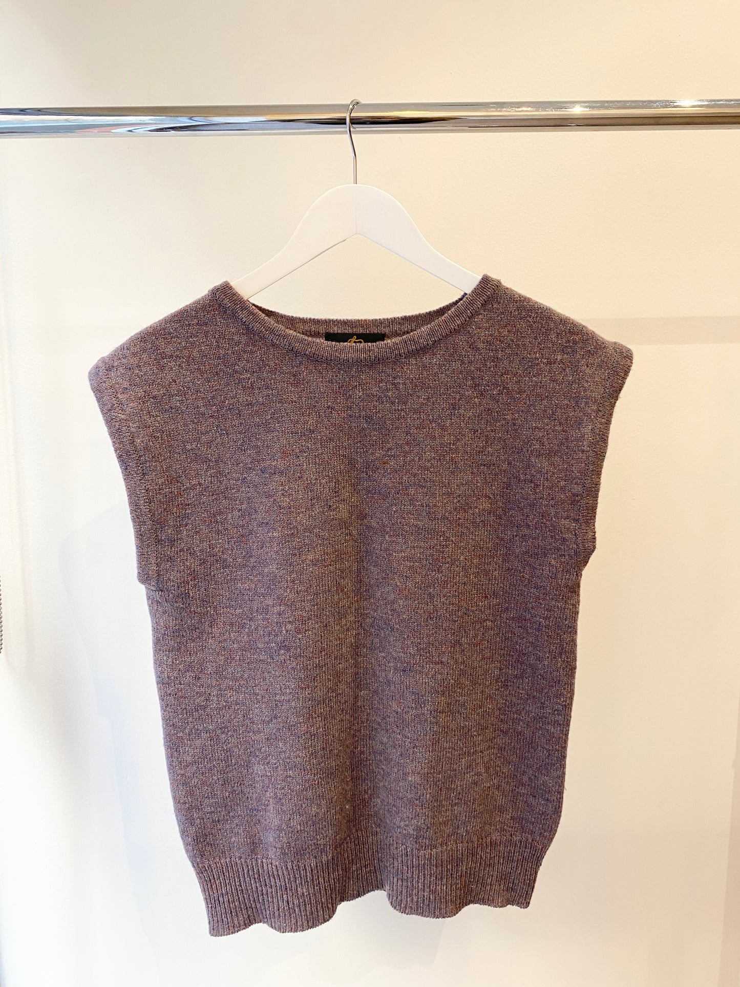 Treasure, Needles wool vest