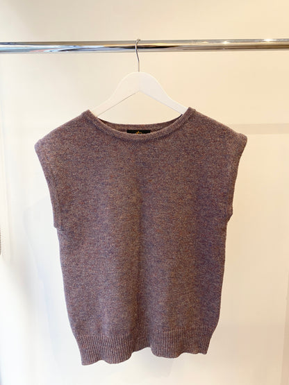 Treasure, Needles wool vest