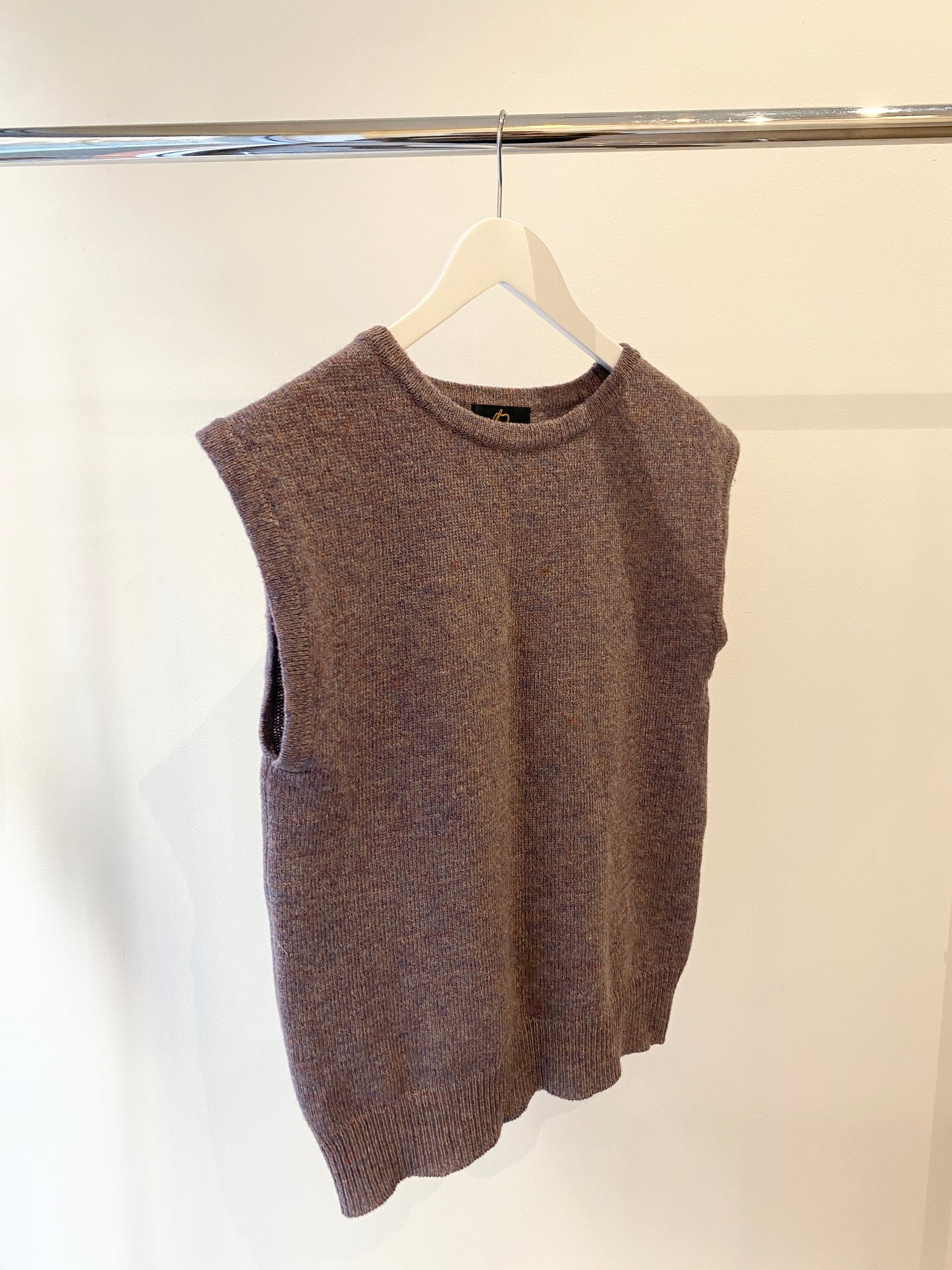 Treasure, Needles wool vest