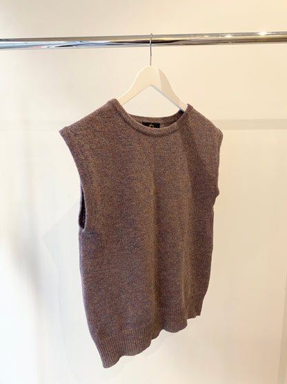 Treasure, Needles wool vest