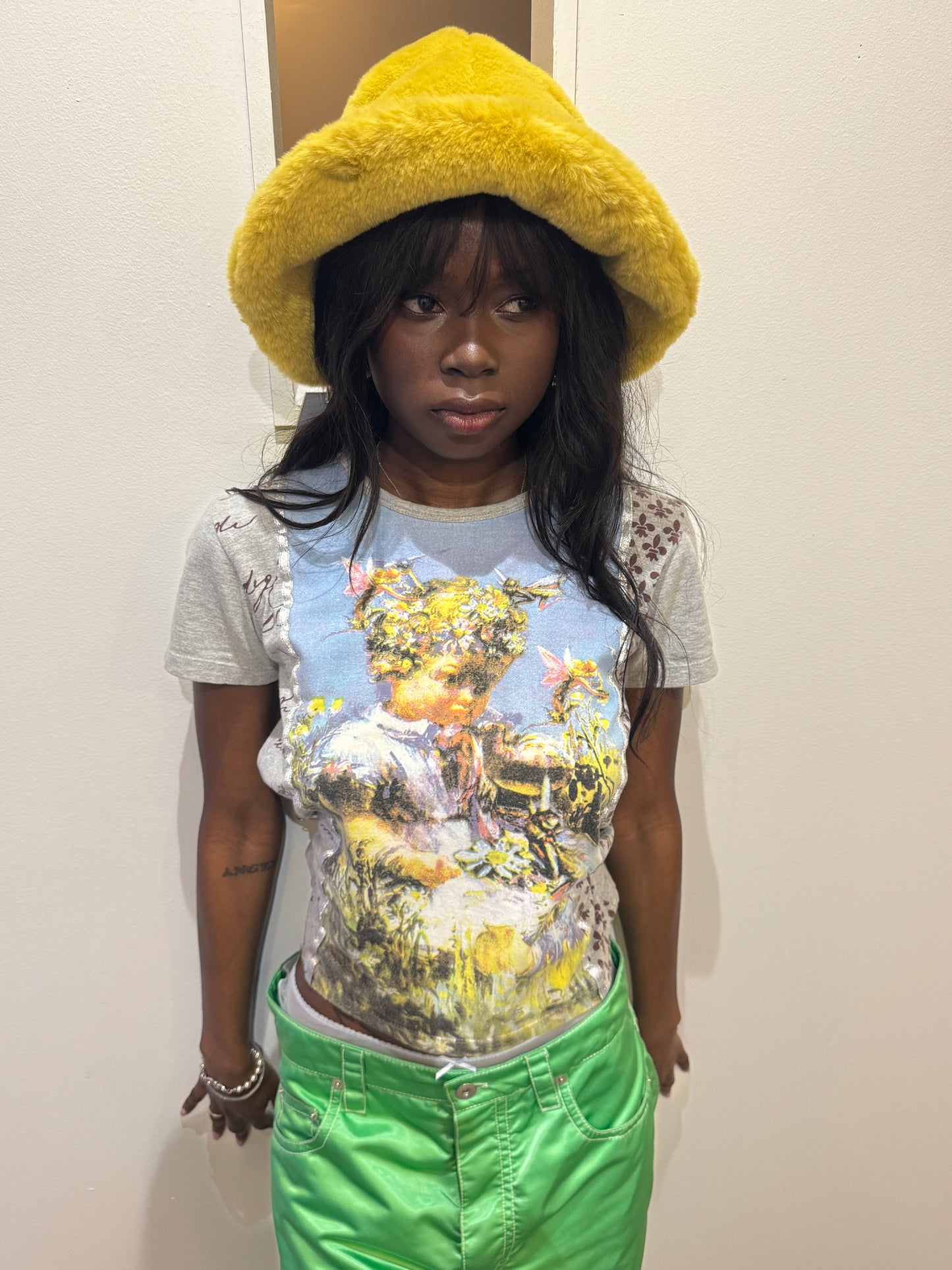 Clyde, Yellow hat