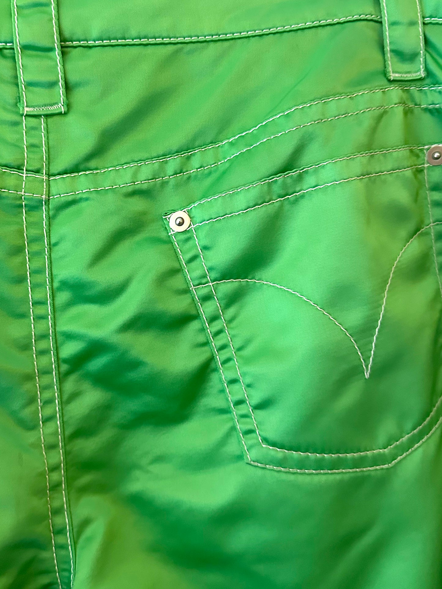 Mindy, Kwaidan editions green pants
