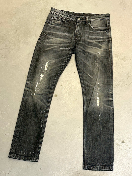 Treasure, Gucci jeans