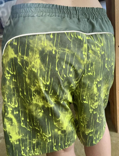 paria /FARZANEH, PF Farsi script print shorts