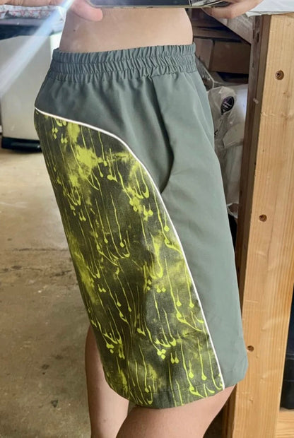 paria /FARZANEH, PF Farsi script print shorts