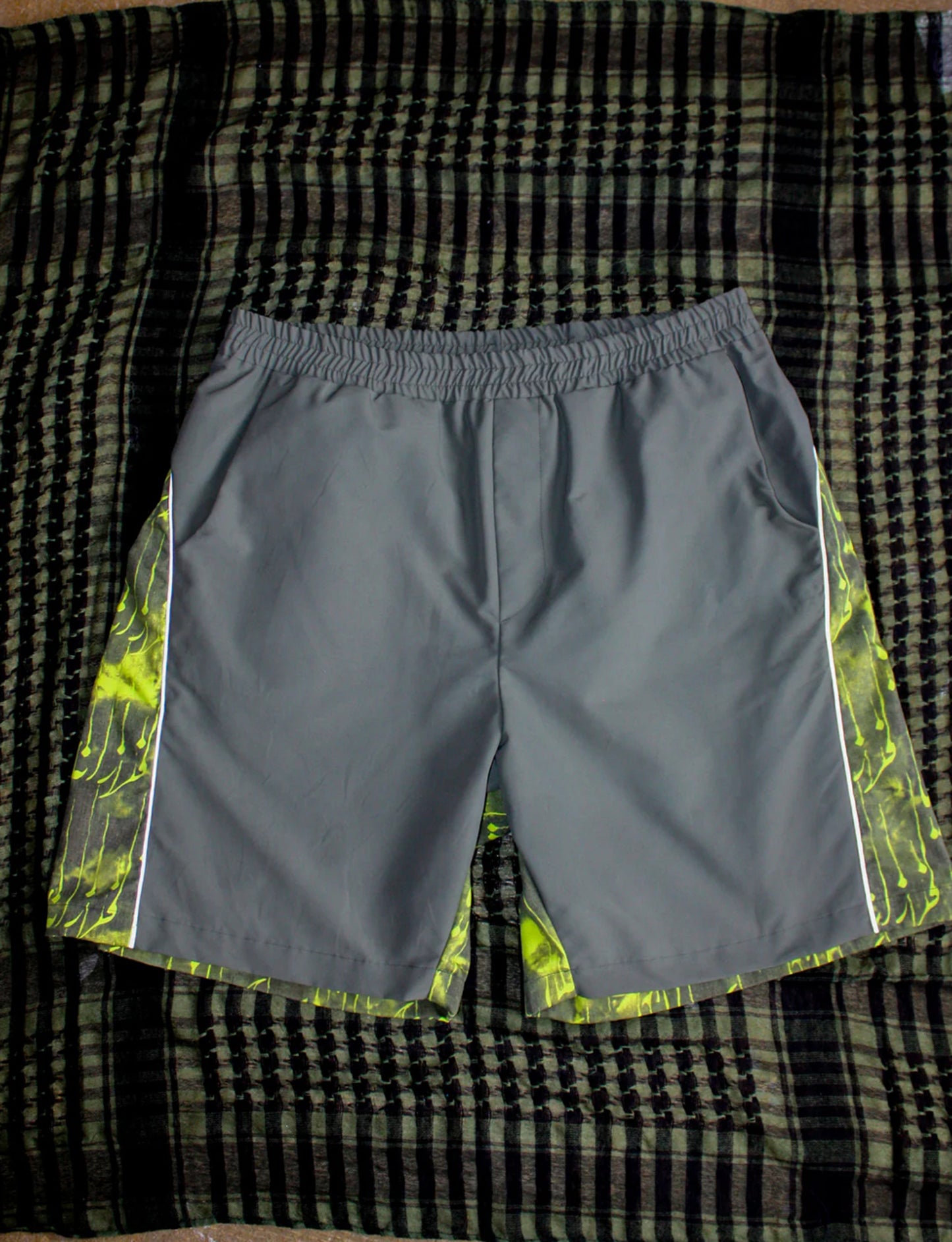 paria /FARZANEH, PF Farsi script print shorts