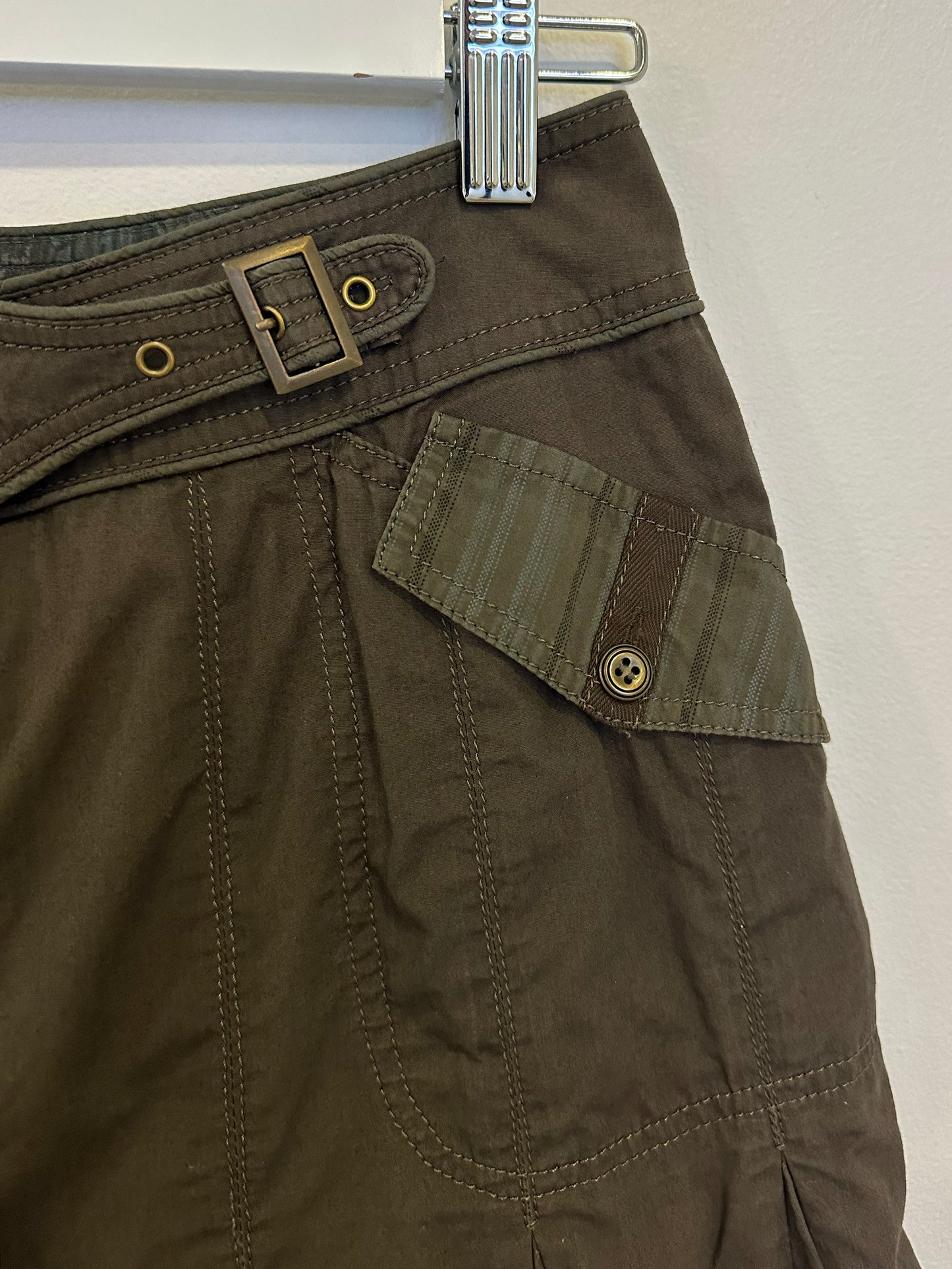 Treasure, Khaki cargo skirt