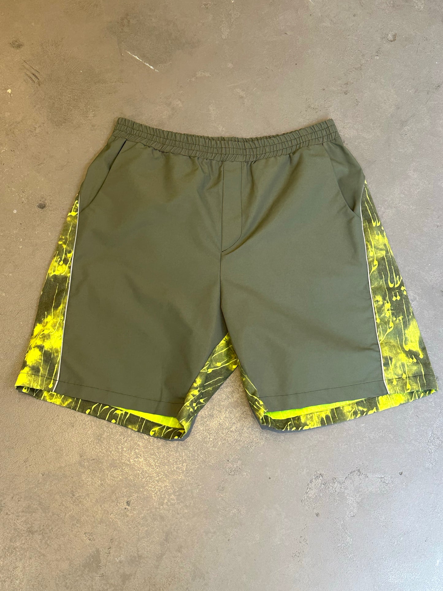 paria /FARZANEH, PF Farsi script print shorts