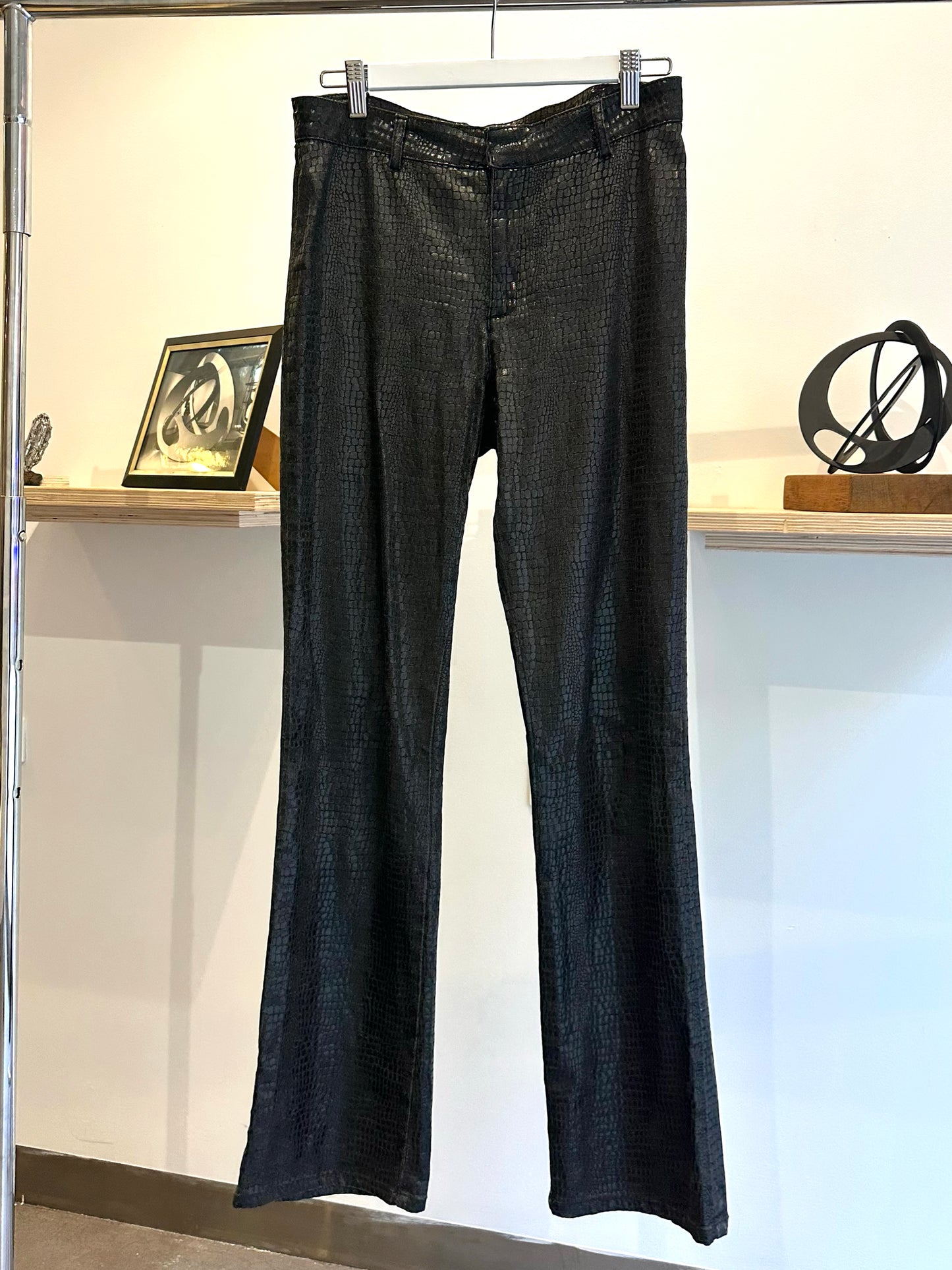 Mindy, Guess black pants