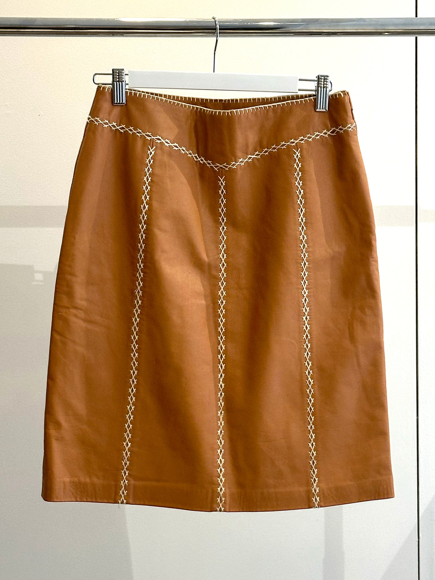 Mindy, Gap khakis leather skirt