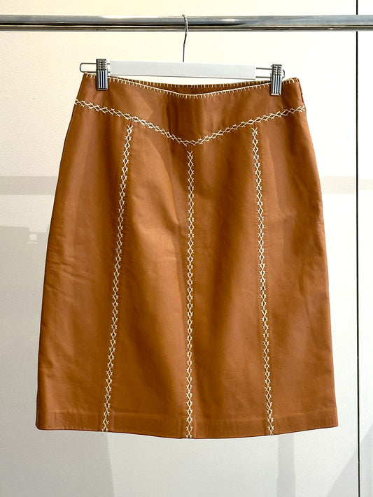 Mindy, Gap khakis leather skirt