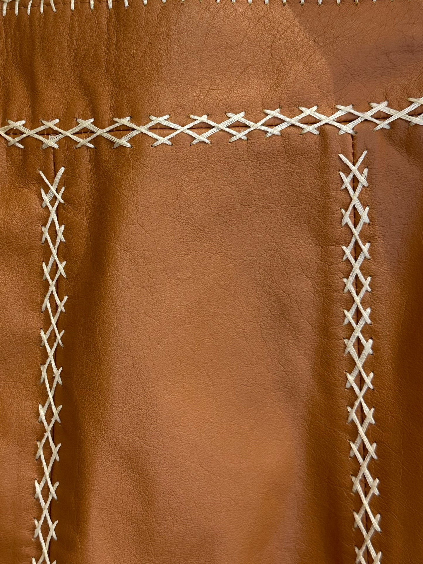 Mindy, Gap khakis leather skirt