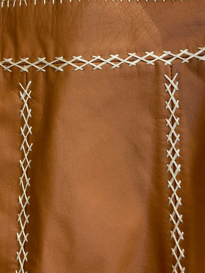 Mindy, Gap khakis leather skirt