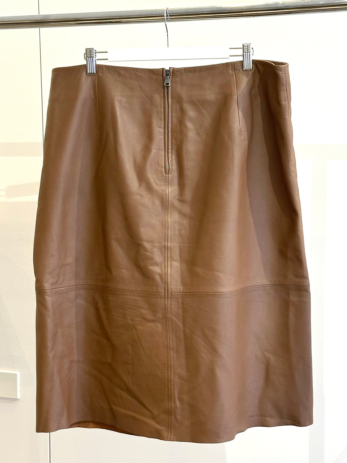 Tegan, Leather skirt