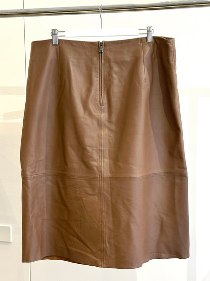 Tegan, Leather skirt