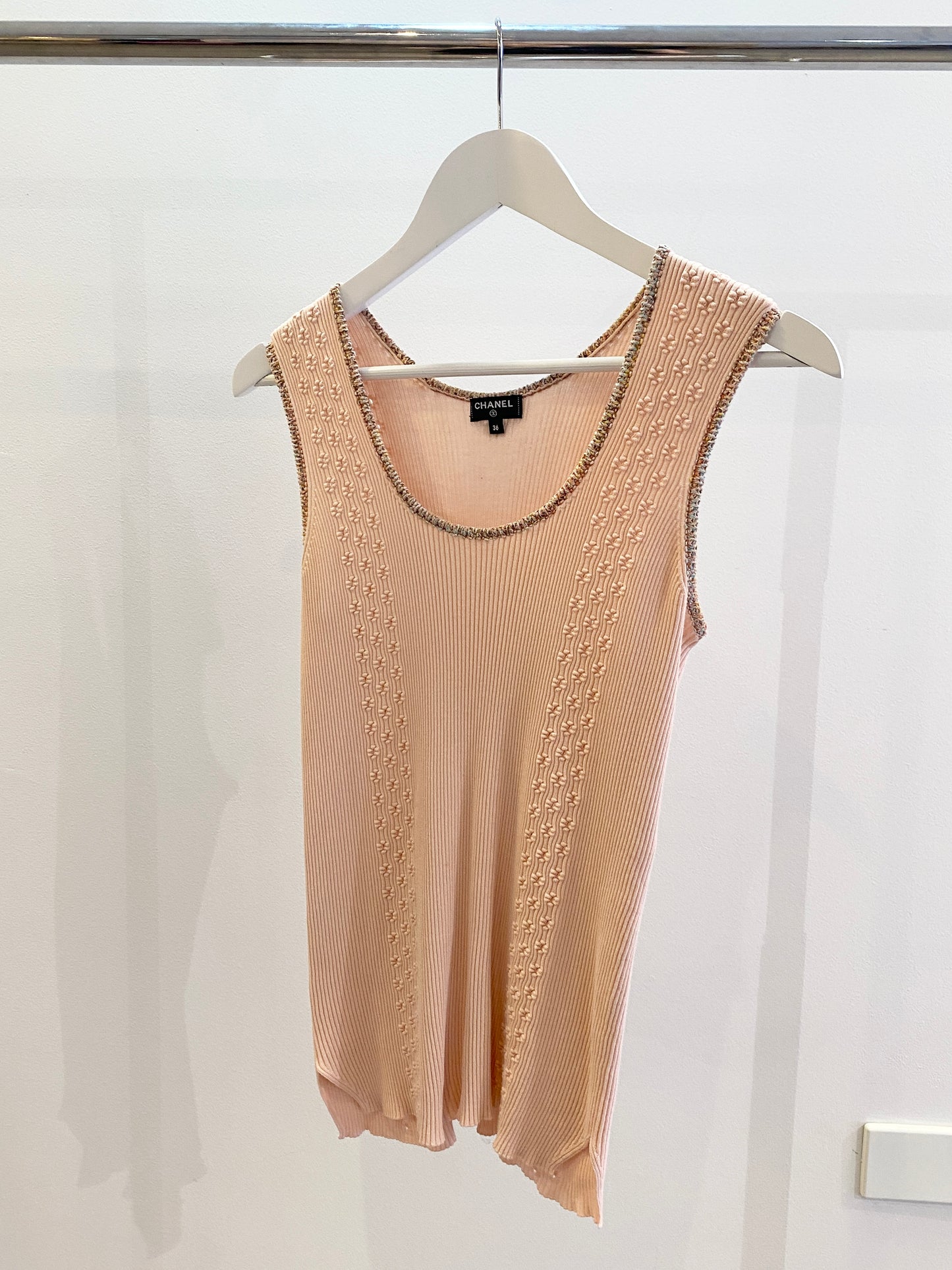 Treasure, Chanel tank