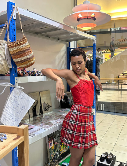 Treasure, Burberry's tartan skirt