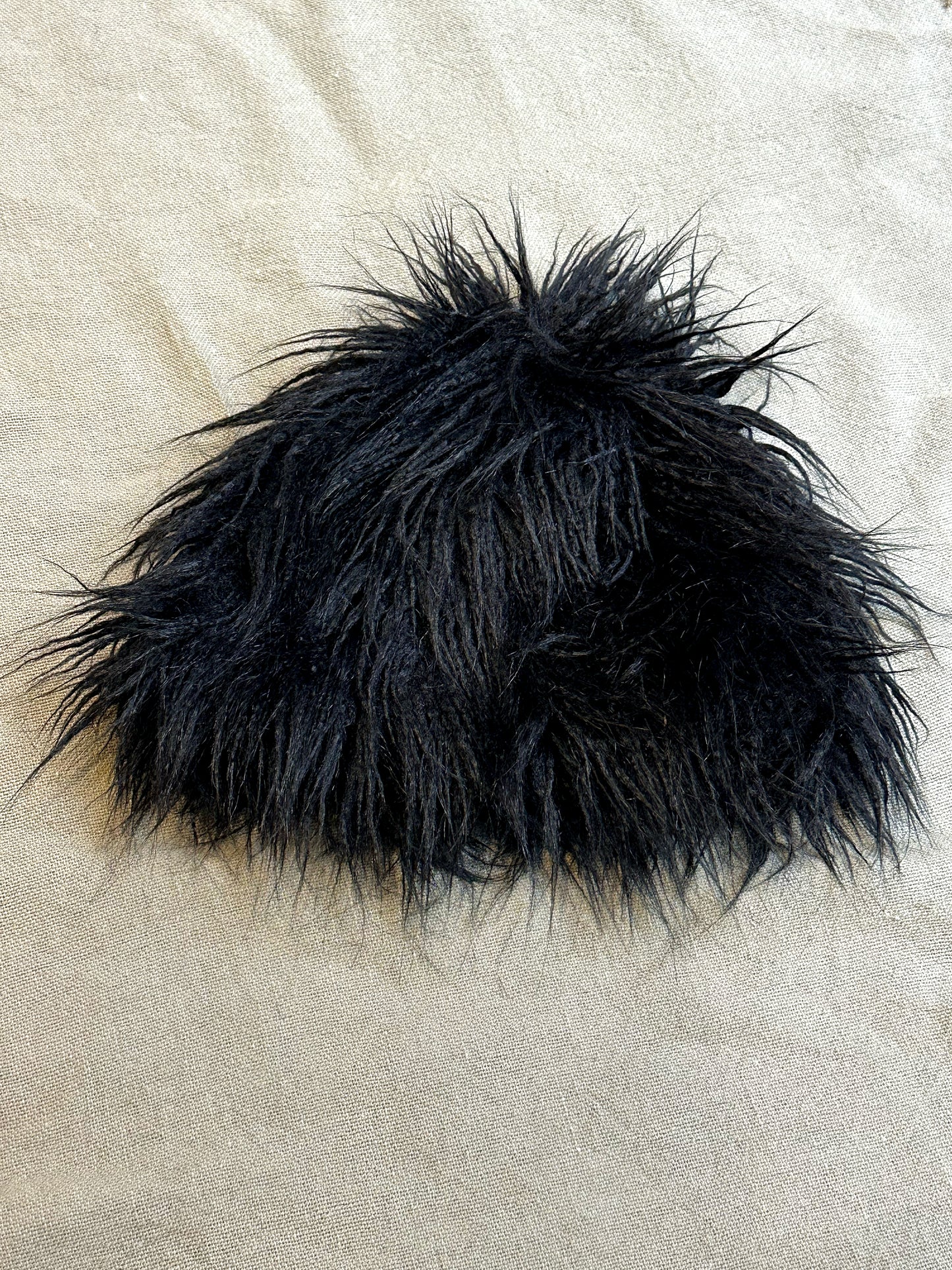 Clyde, Black faux yak