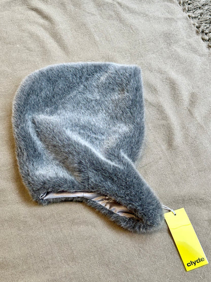 Clyde, grey lined hood