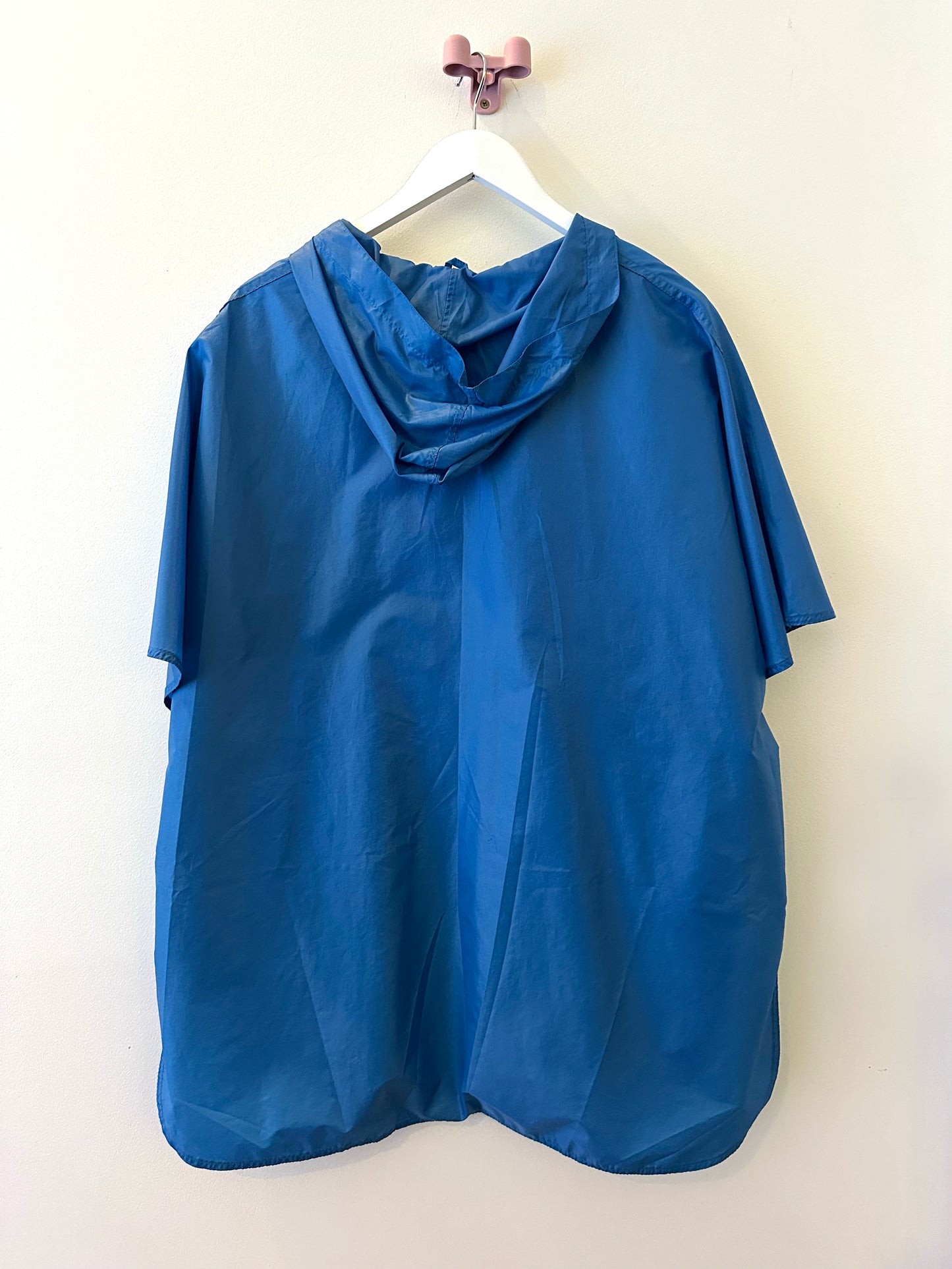 Mindy, Lacoste blue rain poncho