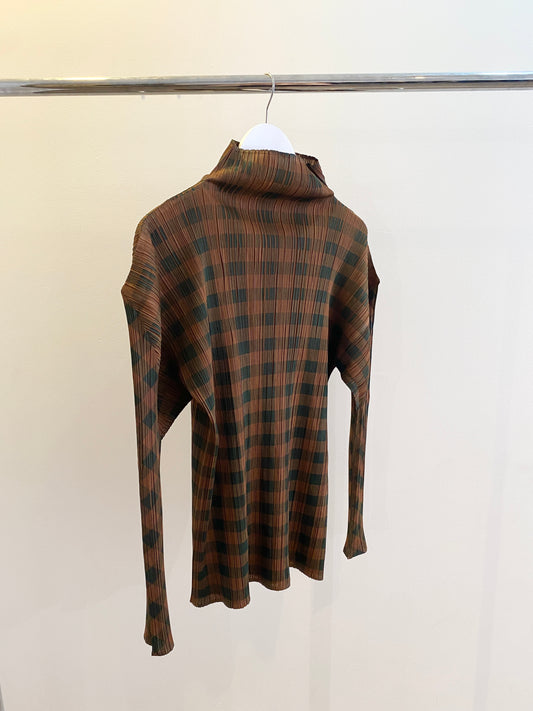 Gigi, Issey Miyake Pleats Please top