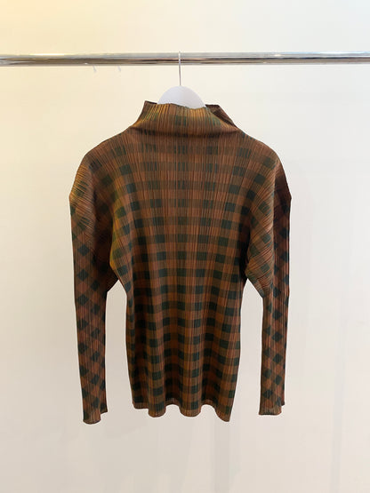 Gigi, Issey Miyake Pleats Please top