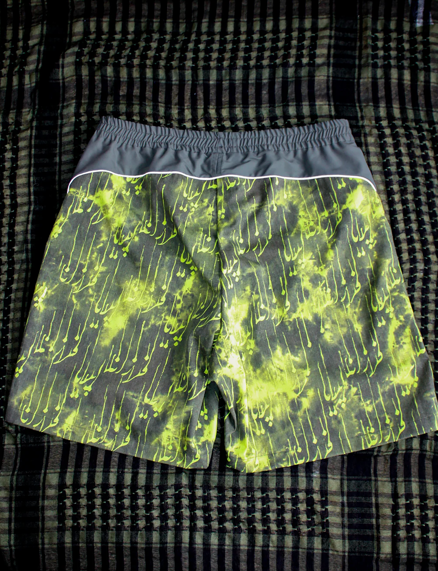 paria /FARZANEH, PF Farsi script print shorts